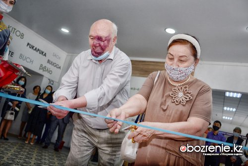 В честь 85-летия Олжаса Сулейменова в Павлодаре открыли читальный зал