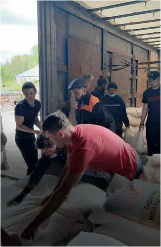 Десять тонн продовольствия отправили в Риддер местные фермеры