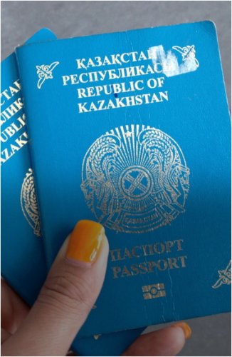 Казахстанцев выдворили из страны за российское гражданство
