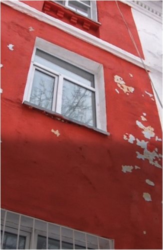Павлодарцы жалуются на облупившиеся фасады многоэтажек 