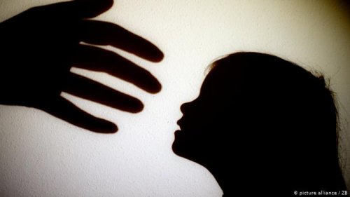 О домогательствах мужчины к 15-летней девочке сообщила её мама