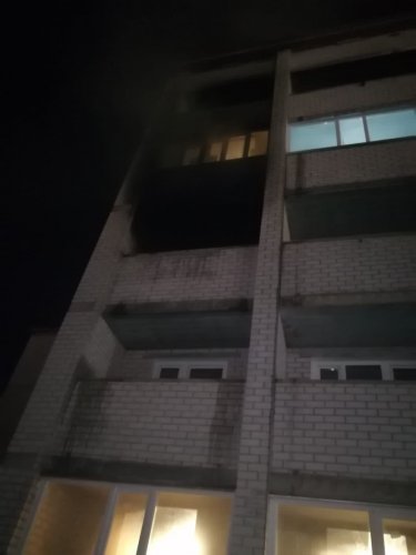 11 детей вывели из горящего здания аксуские пожарные