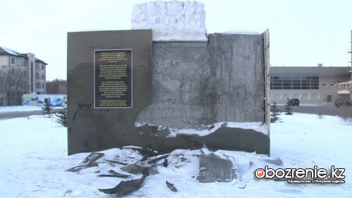В Павлодаре разрушили памятник соледобытчикам