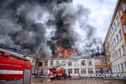За две минуты до: 542 ребенка эвакуировали из горящей школы в Павлодаре