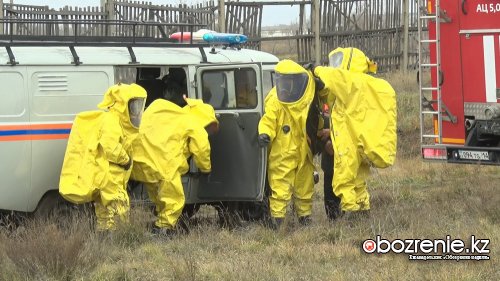 Последствия разлива серной кислоты пришлось устранять спасателям в Павлодаре